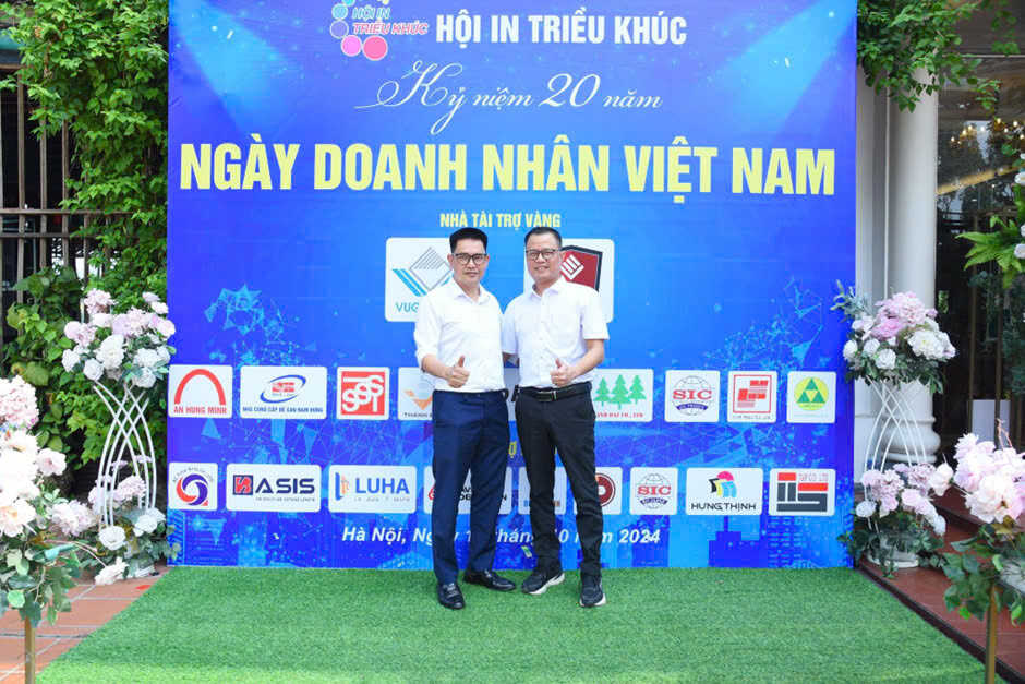Ban tổ chức Hội in Triều Khúc: Ông Nguyễn Đức Chính Chủ tịch Hội in Triều Khúc và Ông Ngô Ngọc Lương Phó chủ tịch Hội in Triều Khúc